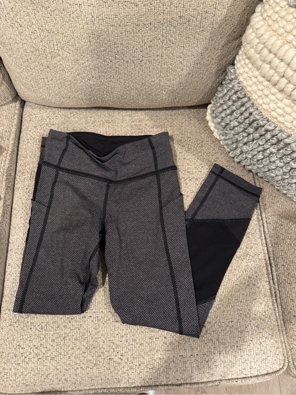 lululemon athletica cropped Pocket Leggings